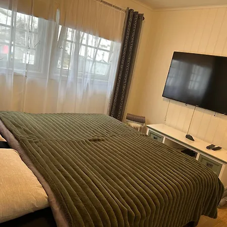 B&B I Flott Utsiktseiendom 오타